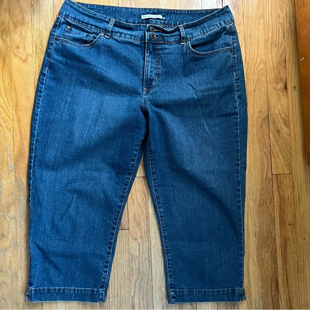 Capri Jeans - Picture 4 of 8